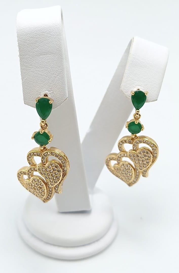 Arete rodinado con circones Corazón dorado
