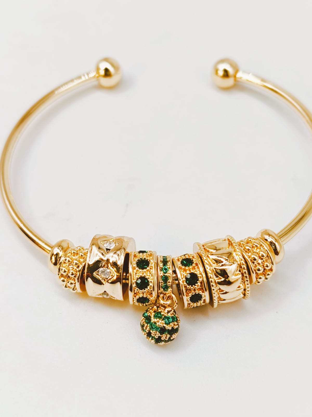 Brazalete dorado circones tipo pandora